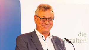 Siegfried Schneider, Präsident der Bayerischen Landesmedienanstalt, bei seiner Keynote. 