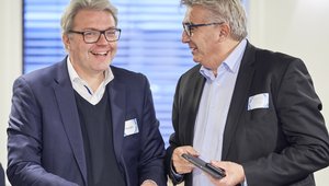 Veranstaltungsteilnehmer Marc Jan Eumann und Jochen Fasco im Gespräch