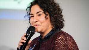 Moderatorin Azadê Peșmen von Deutschlandradio Kultur