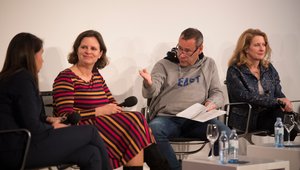 Sabine Frank, Juliane Seifert, Thomas Krüger und Heike Raab auf dem Podium im Gespräch